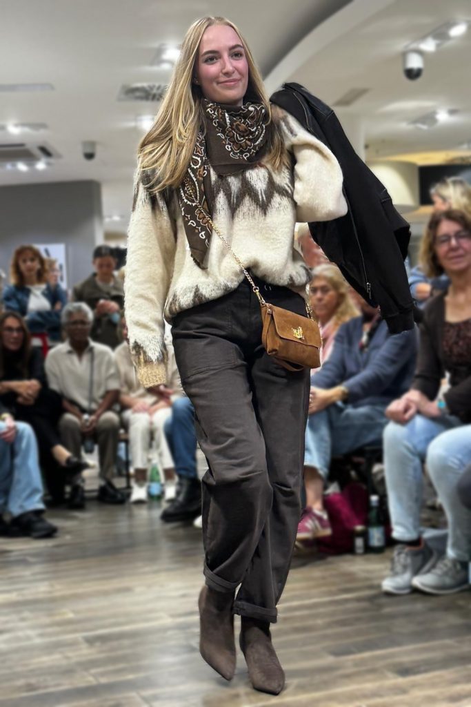 Cargohose mit Norweger-Strick und Bandana – lässiger Alltags-Look von nara.